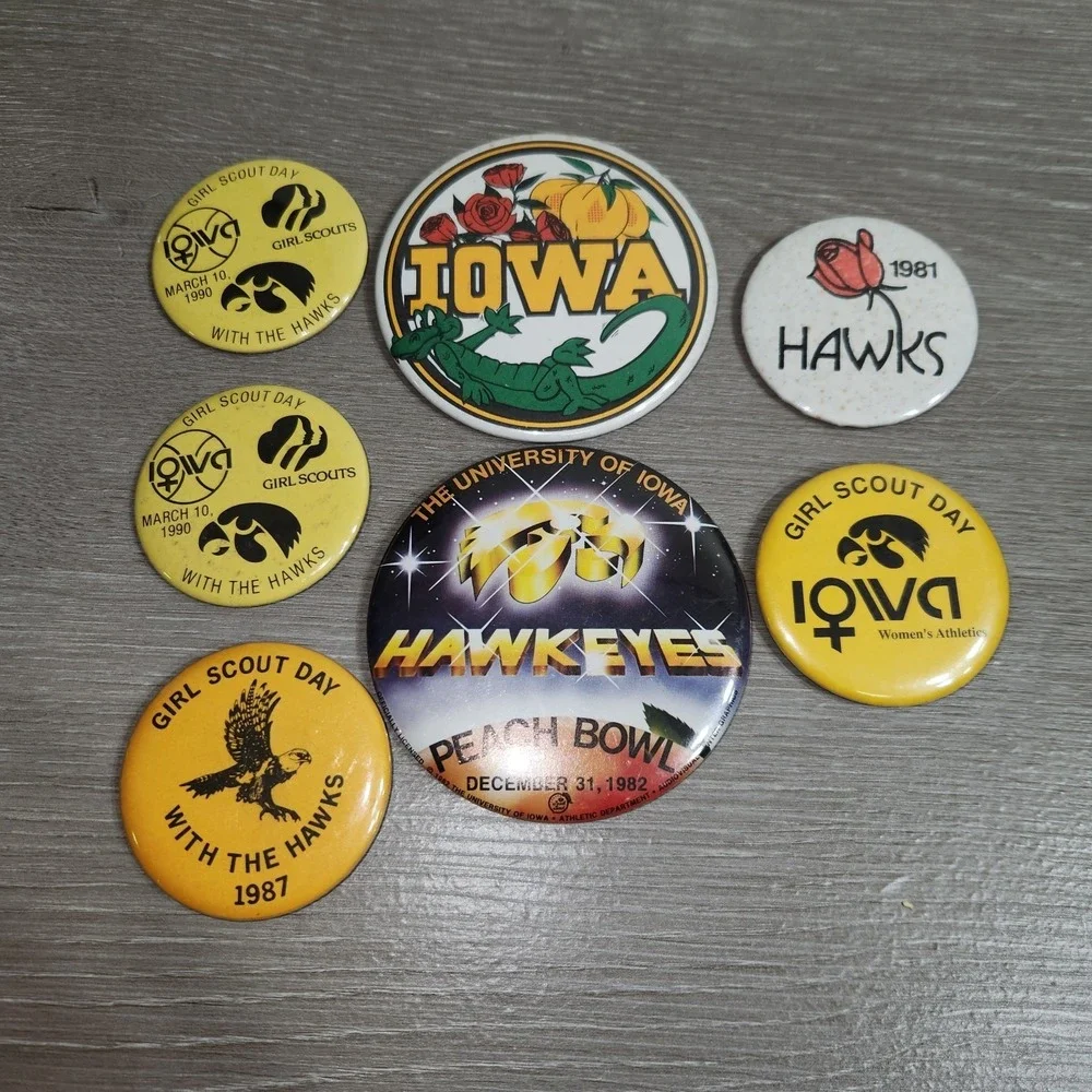 Vtg 80s 90s University of Iowa Hawkeyes Buttons/Pins 7 Pcs,Peach Bowl Gator Rose